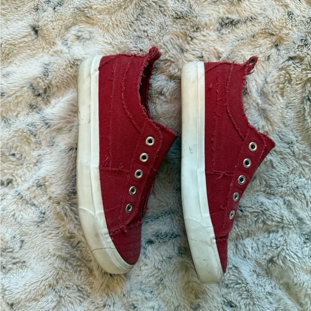 Vibrant Red Low Top Sneakers‎ with Slip On Design and White Rubber Sole size 6